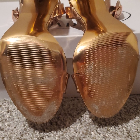 Steve Madden Rose Gold Heel - Picture 3 of 5